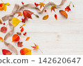 Fallen leaves, autumn berries, and a cotton ribbon frame 142620647