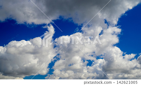 dense white clouds covering blue sky dense white clouds covering blue sky 142621005