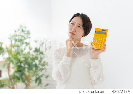 Woman with calculator in trouble 142622159