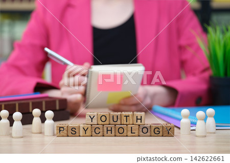 Exploring youth psychology through engaging activities and thoughtful discussions Exploring youth psychology through engaging activities and thoughtful discussions 142622661