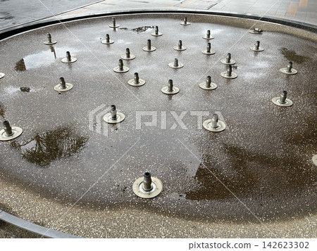 Empty Circular Fountain Basin with Water Jets 142623302