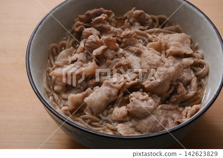 肉蕎麥麵,肉蕎麥麵,肉蕎麥麵 肉蕎麥麵,肉蕎麥麵,肉蕎麥麵 142623829