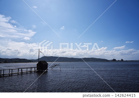 多哥湖的特色景象:四叉網捕魚 多哥湖的特色景象:四叉網捕魚 142624415