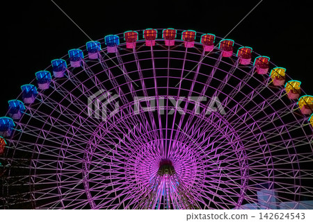 Stunning ferris wheel attraction glowing as part of Vigo s holiday celebration Stunning ferris wheel attraction glowing as part of Vigo s holiday celebration 142624543