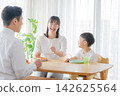 Family to eat breakfast Family to eat breakfast 142625564