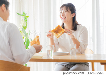A couple who eats breakfast A couple who eats breakfast 142625566