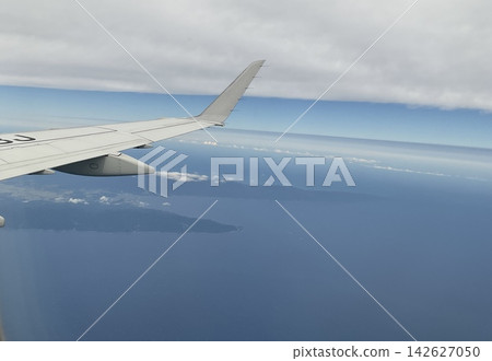 The sea, islands, and blue sky viewed from an airplane The sea, islands, and blue sky viewed from an airplane 142627050