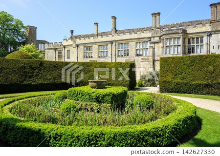 歷史建築和維護精美的英式花園 歷史建築和維護精美的英式花園 142627330