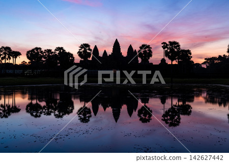 Angkor Wat in the morning glow Angkor Wat in the morning glow 142627442