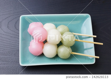 三色團子(串在竹籤上的米糰子) 三色團子(串在竹籤上的米糰子) 142628113