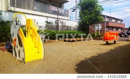 黃昏時分在公園。地點:駒江市/杉原第二兒童公園 黃昏時分在公園。地點:駒江市/杉原第二兒童公園 142628866