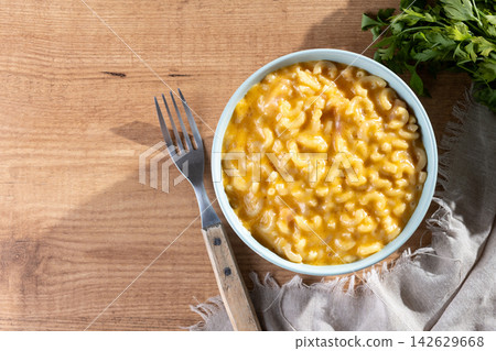 Traditional mac and cheese in bowl. Traditional mac and cheese in bowl. 142629668