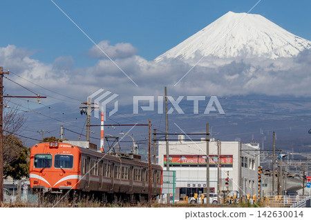 Mt. Fuji and Dainan Train Mt. Fuji and Dainan Train 142630014