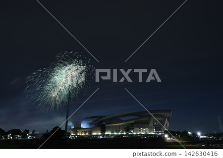 A magnificent display of fireworks blooming in the night sky: Saitama Stadium Fireworks Festival A magnificent display of fireworks blooming in the night sky: Saitama Stadium Fireworks Festival 142630416