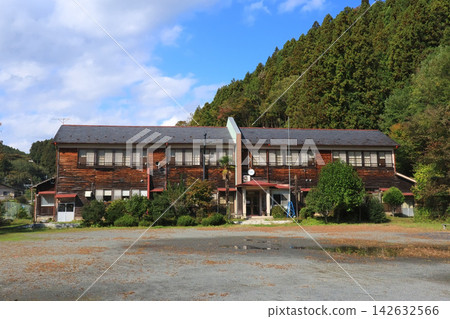 An old wooden school building that was formerly Hayashisai Elementary School (Minamisanriku Town, Miyagi Prefecture) An old wooden school building that was formerly Hayashisai Elementary School (Minamisanriku Town, Miyagi Prefecture) 142632566