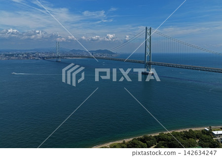 兵庫縣淡路市明石海峽大橋的空拍照片。 兵庫縣淡路市明石海峽大橋的空拍照片。 142634247