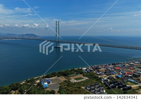 Aerial photograph of the Akashi Kaikyo Bridge and the strait in Awaji City, Hyogo Prefecture. Aerial photograph of the Akashi Kaikyo Bridge and the strait in Awaji City, Hyogo Prefecture. 142634341