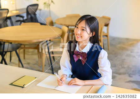 學習 念書 教育 142635082