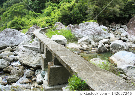 Iwakawachi Submersible Bridge, Ino Town, Kochi Prefecture Iwakawachi Submersible Bridge, Ino Town, Kochi Prefecture 142637246