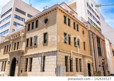 山根證券總部,東京日本橋甲鬥町(現代西班牙風格建築),昭和初期的復古建築。 山根證券總部,東京日本橋甲鬥町(現代西班牙風格建築),昭和初期的復古建築。 142639127