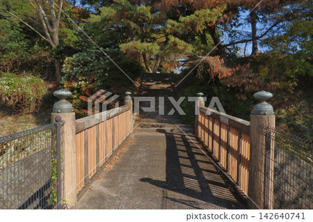 鹿賀城公園正門附近護城河上的一座橋(宮城縣多美市) 鹿賀城公園正門附近護城河上的一座橋(宮城縣多美市) 142640741
