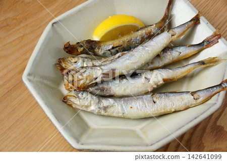 紫蘇魚乾 142641099