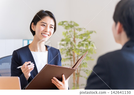 採訪的商人 採訪的商人 142641130