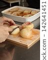 peach  142641451