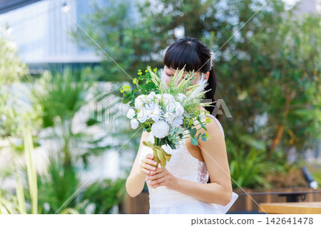 新娘手捧花束 - 婚禮照片 新娘手捧花束 - 婚禮照片 142641478