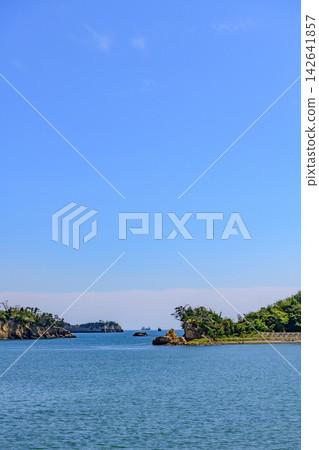 在宮城縣松島灣浦戶群島的佐布澤島上漫步。 在宮城縣松島灣浦戶群島的佐布澤島上漫步。 142641857