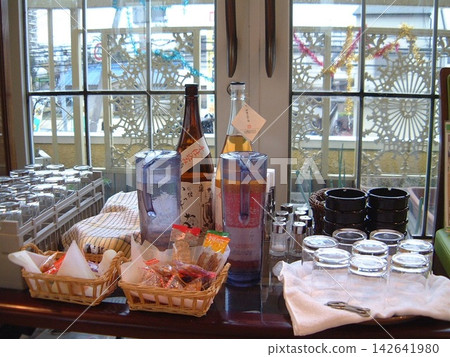 Serving space for restaurants, inns, and traditional Japanese restaurants Serving space for restaurants, inns, and traditional Japanese restaurants 142641980