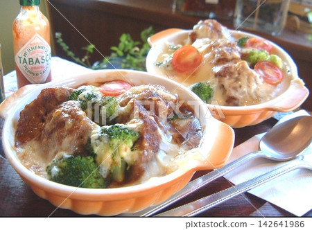 A piping hot gratin topped with hamburger and chicken. A piping hot gratin topped with hamburger and chicken. 142641986