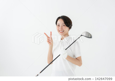 Woman golf 142647099