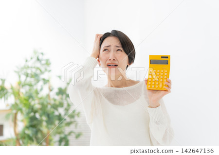 Woman with calculator in trouble Woman with calculator in trouble 142647136