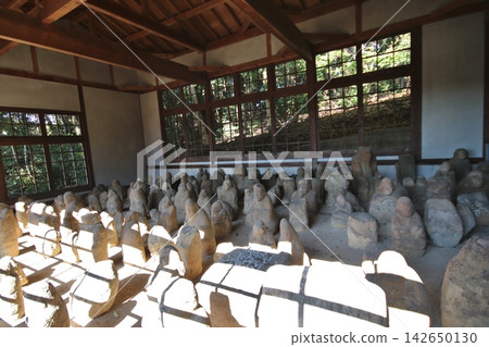 卡瑪市山野間的石像 卡瑪市山野間的石像 142650130