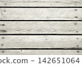 Weathered wooden boards form an appealing backdrop for artistic endeavors 142651064