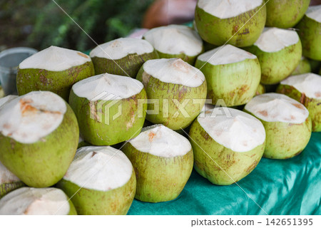 Fresh young coconut for juice drink on wooden table background / Fresh young coconut for juice drink on wooden table background / 142651395