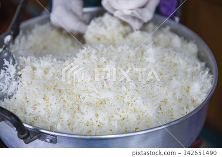 cooked rice, thai rice white on hot pot cooked ready for the server 142651490
