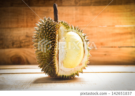 Durian riped / Fresh durian peel tropical fruit on wooden on summer Durian riped / Fresh durian peel tropical fruit on wooden on summer 142651837