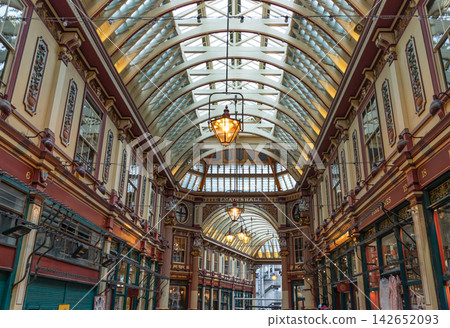 the ornate Victorian architecture of the ornate wrought-iron, glass roof and hanging lantern within Leadenhall Market. the ornate Victorian architecture of the ornate wrought-iron, glass roof and hanging lantern within Leadenhall Market. 142652093