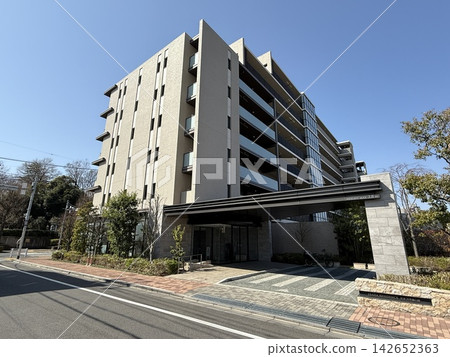 Leafia Residence 冷杉並伊草森公園,位於東京杉併區伊草的公寓。 Leafia Residence 冷杉並伊草森公園,位於東京杉併區伊草的公寓。 142652363