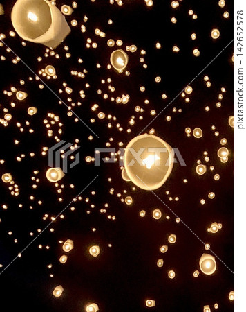 A view from directly below of the Yi Peng Lantern Festival in Thailand. A view from directly below of the Yi Peng Lantern Festival in Thailand. 142652578