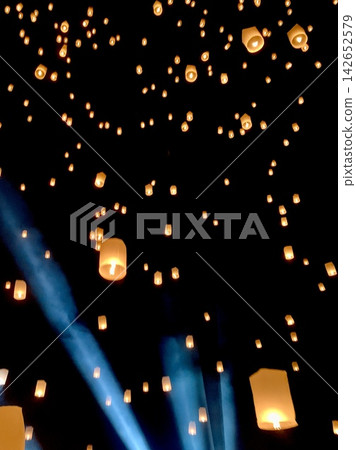 The lighting of the Yi Peng lanterns in Thailand The lighting of the Yi Peng lanterns in Thailand 142652579