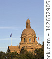The magnificent dome of the Alberta Parliament House bathed in the setting sun. 142652905