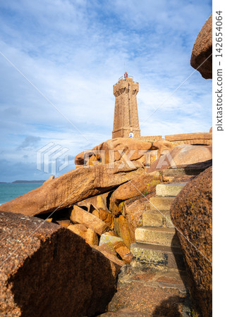 Mean Ruz lighthouse standing on granite bridge in Tregastel, Brittany, France Mean Ruz lighthouse standing on granite bridge in Tregastel, Brittany, France 142654064