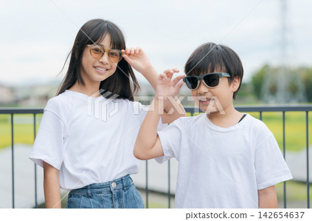 Children wearing sunglasses Children wearing sunglasses 142654637