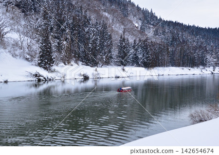 Winter, Mogami River, sightseeing boat Winter, Mogami River, sightseeing boat 142654674