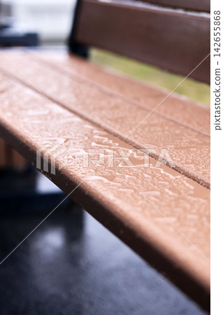 Detailed texture of water droplets on a brown wooden surface, abstract nature background with bokeh Detailed texture of water droplets on a brown wooden surface, abstract nature background with bokeh 142655868
