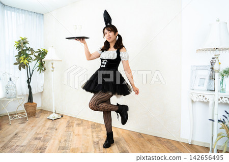 Bunny girl carrying sparkling wine 142656495