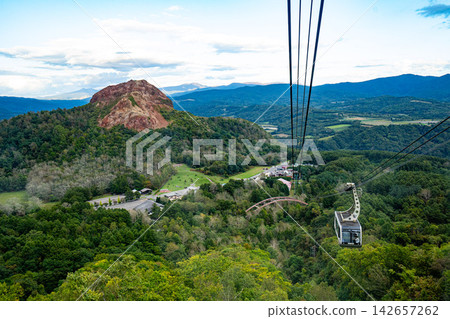 Showa Shinzan and Usu Mountain Ropeway Showa Shinzan and Usu Mountain Ropeway 142657262